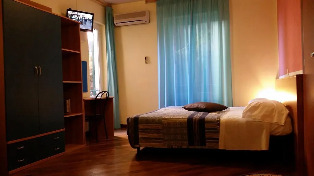 Augusta Albergo B&B 卡莫利 酒店